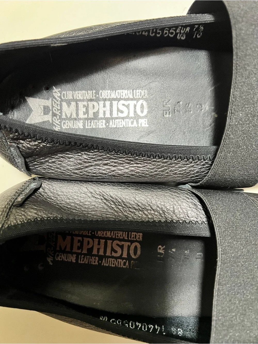 Mephisto metallic gray leather ballet flats/mary Jane’s elastic strap at instep.